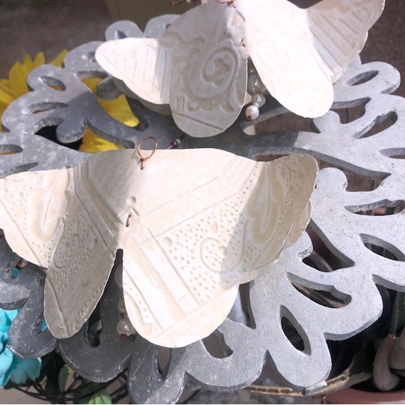NWOT PAIR OF BUTTERFLIES | METAL | PEARLS | WIRE MIXED MEDIA WALL ART - Picture 4 of 9
